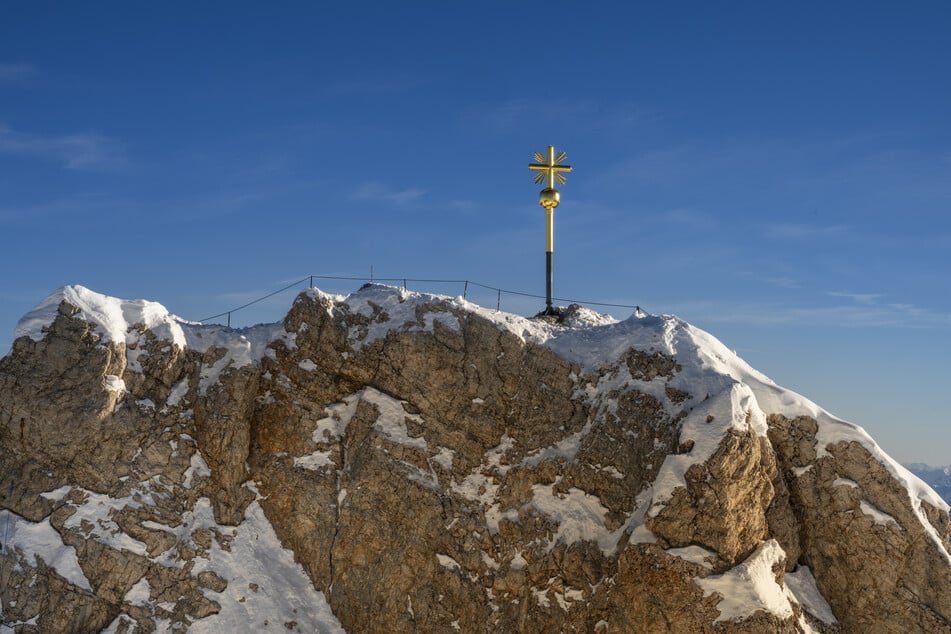 Drama in den Alpen: 19-Jähriger stürzt an der Zugspitze in den Tod