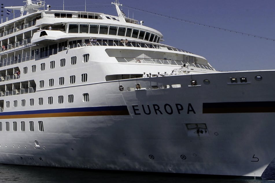 Notfall auf der "MS Europa": Mann geht bei Sturm über Bord