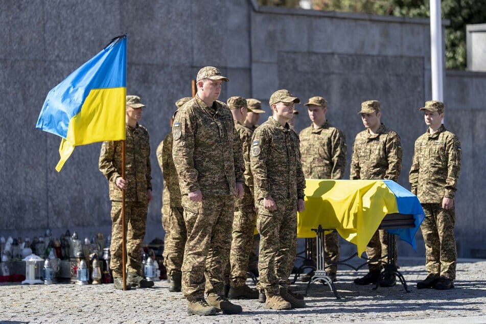 Die Ukraine hat Hunderte Leichname getöteter Soldaten zurückerhalten.