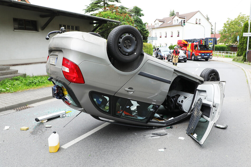 Aus ungeklärter Ursache überschlug sich der Skoda in Freital.