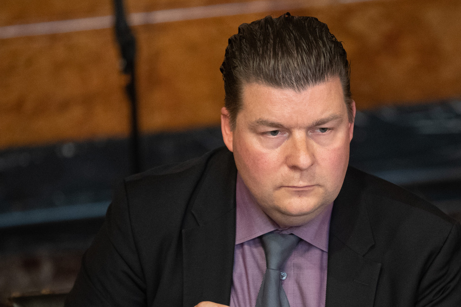 Andreas Dressel (45, SPD), Finanzsenator von Hamburg, nimmt an der Sitzung der Hamburgischen Bürgerschaft im Rathaus teil.