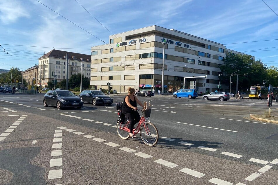 Blockade abgesagt: Der Verkehr am Straßburger Platz kam überraschenderweise nicht zum Erliegen.