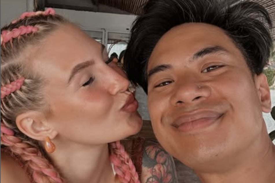 Ein Bild aus glücklicheren Tagen zeigt Laura und Tutty beim Herumalbern.