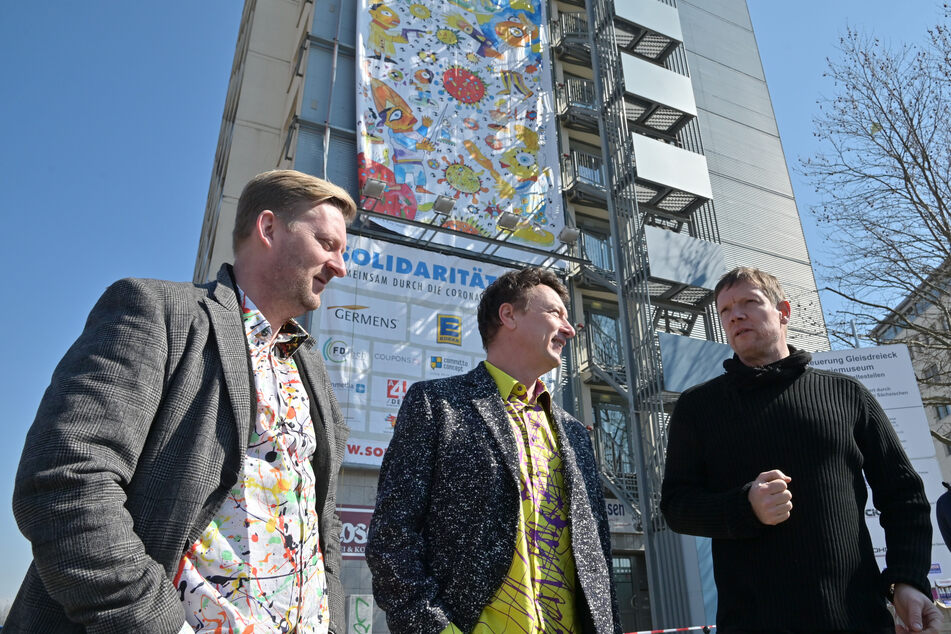 Die Macher der XXL-Kunst: Germens-Modedesigner René König (46, v.l.), Künstler Michael Fischer-Art (51) und Bauunternehmer Kai Schmidt (54).
