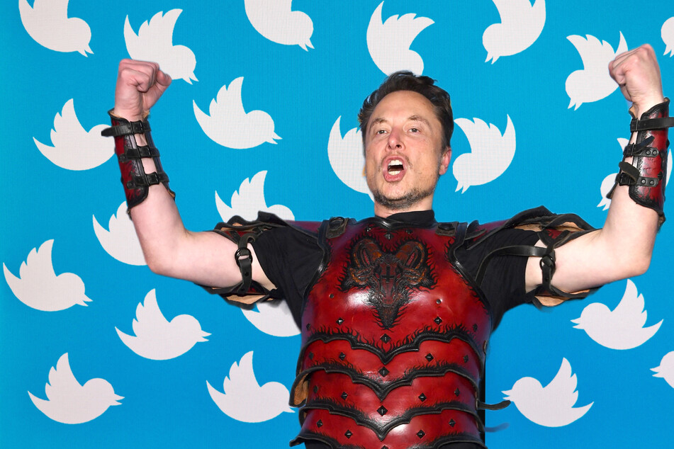 Elon Musk: Elon Musk gets rid of Twitter's entire board of directors and reveals new blue tick system