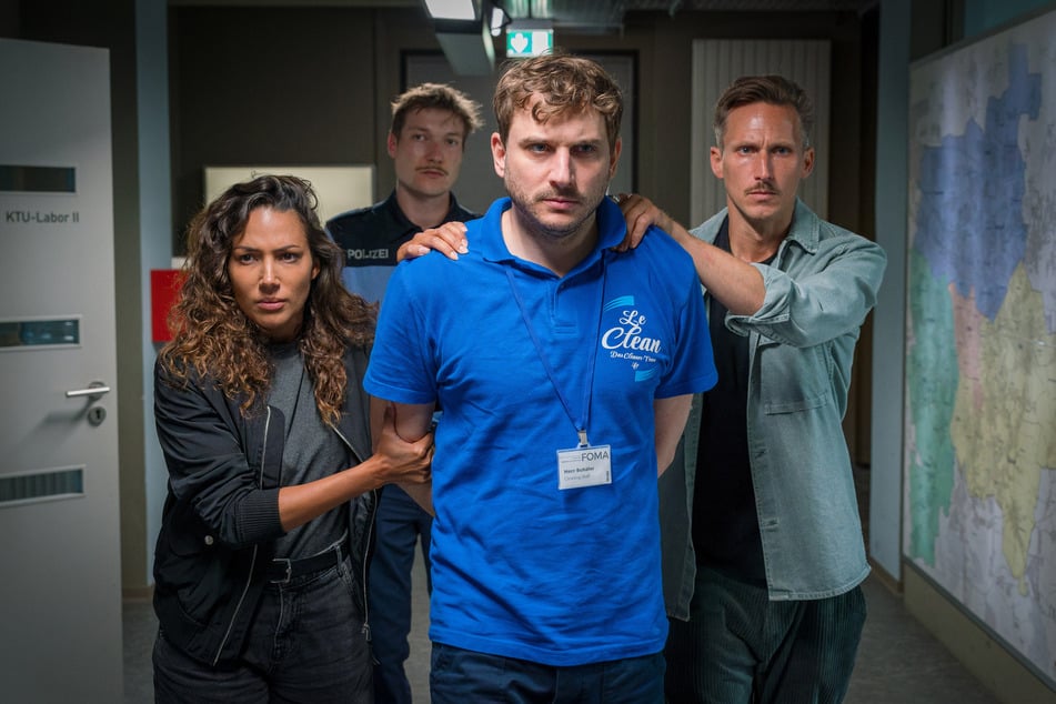Ist Rico Schäfer (Felix Bold, 37) für den Tod des Ermittlers verantwortlich?