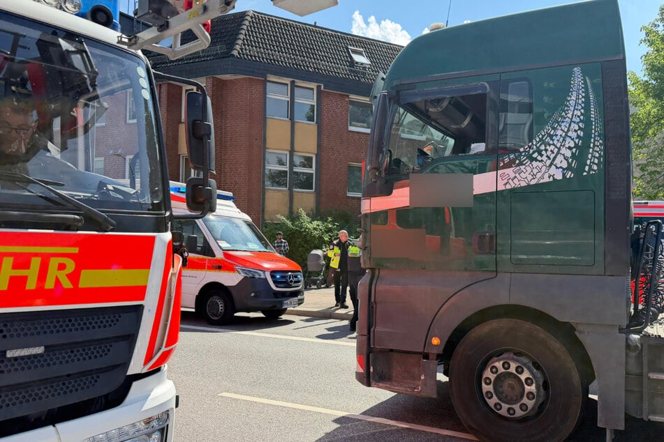 Lkw erfasst Fußgänger: Polizeihubschrauber im Einsatz