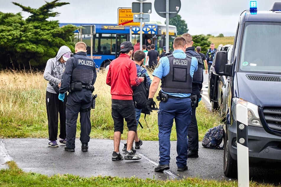 Bundespolizei stellt riesige Migranten-Gruppe bei Pirna!
