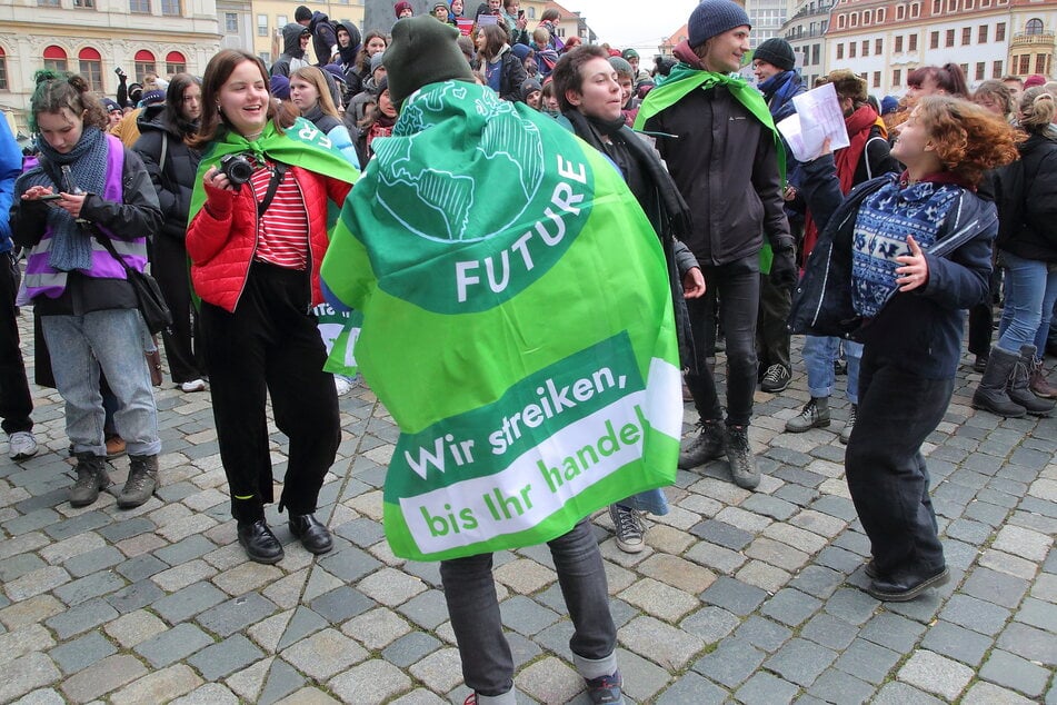 Beim globalen Klimastreik Anfang März protestierten die Aktivisten von "Fridays for Future" auf dem Dresdner Neumarkt für eine klimagerechte Politik.