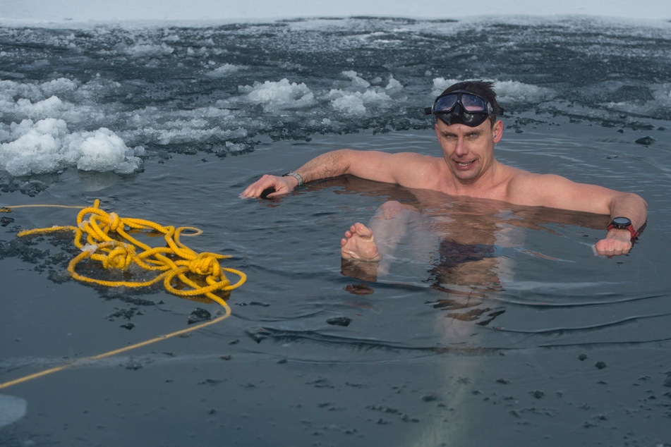 David Vencl (40) aus Tschechien hat sich den Rekord im Eistauchen geholt. Für den Kältespezialisten ist es der zweite Weltrekord. (Archivbild 2021)