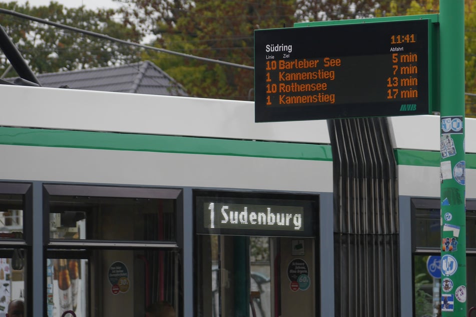 FCM-Fans prügeln an Tram-Haltestelle auf Fahrgäste ein