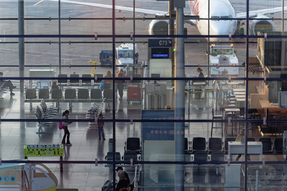 Reisewelle am Kölner Airport: In diesem Jahr gibt es einen auffälligen Unterschied!