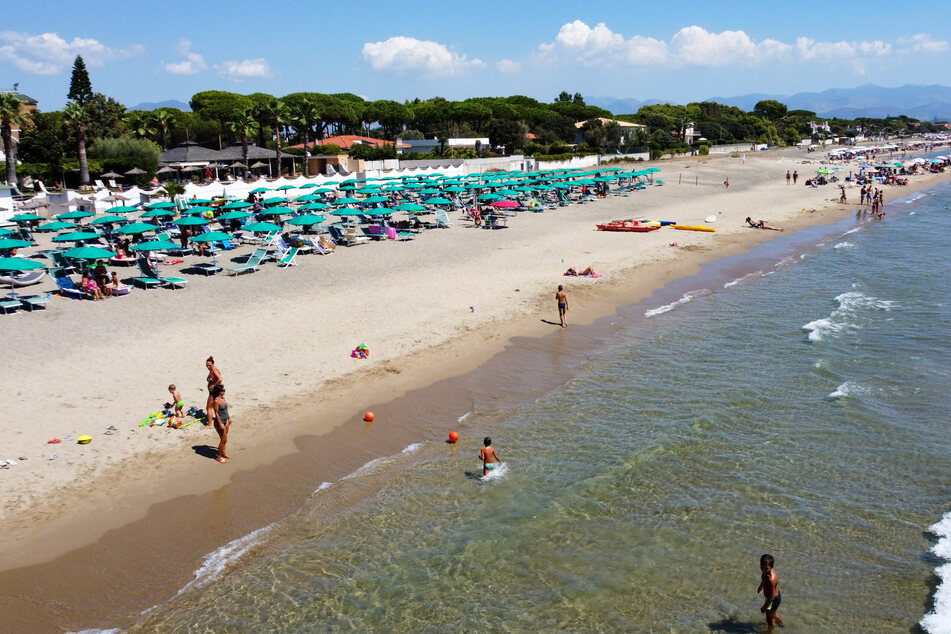 Urlaub an italienischen Stränden zu machen, wird nun wieder leichter: Ab Sonntag gibt es für das Reisen zwischen Deutschland und Italien keine besonderen Beschränkungen mehr.
