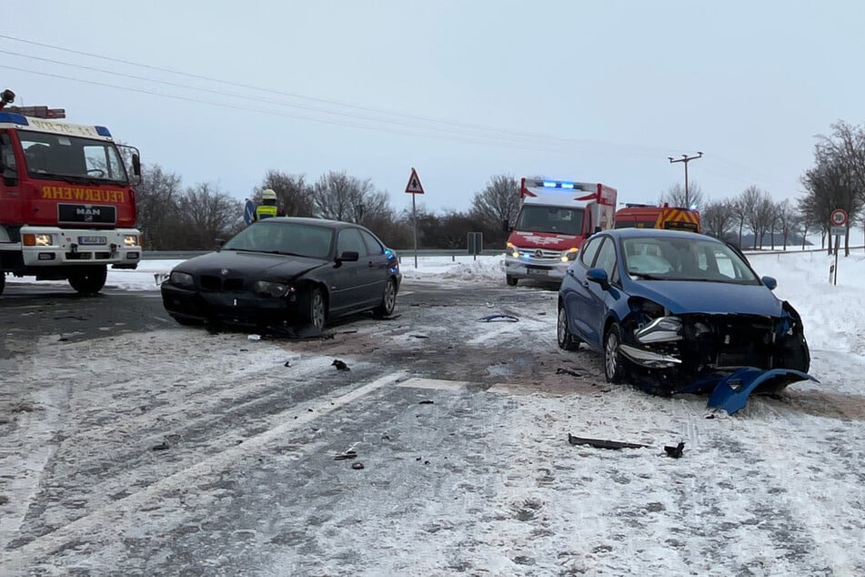 Zwei Männer wurden bei einem Verkehrsunfall im Harz verletzt.