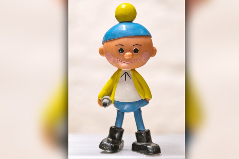 Kundi aus dem Hygiene-Museum schaute mit dem Fernrohr, ob sich alle Kinder waschen und Zähne putzen.