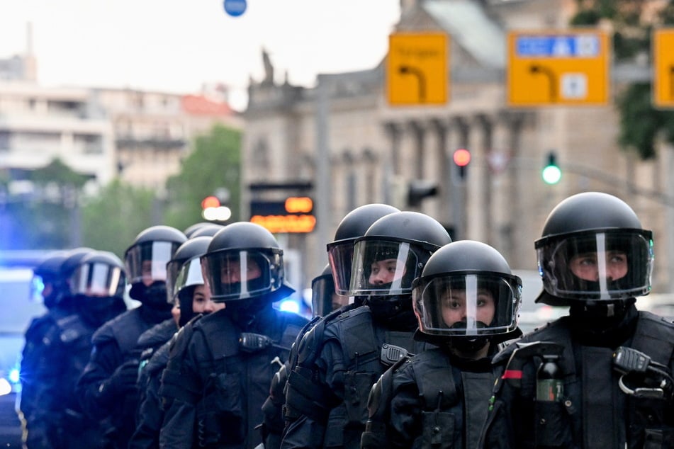 Die Polizei wird mit einem Großaufgebot in Leipzig präsent sein.