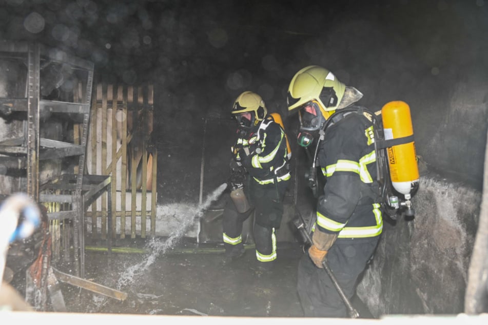 Ein weiteres Ausbreiten des Feuers konnten die Einsatzkräfte verhindern.