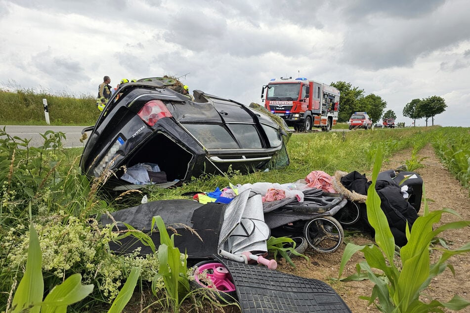 Ein VW überschlug sich auf der S290 in Crimmitschau. Drei Insassen wurden verletzt.