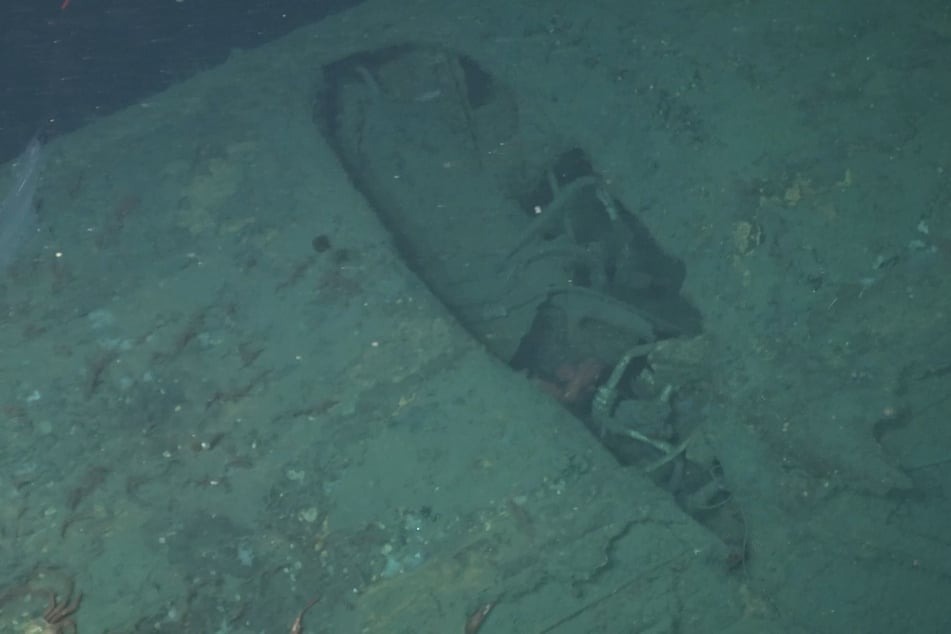 Die Wucht des Zusammenpralls mit der USS F-3 riss ein großes Loch in die Außenhaut der USS F-1, ihr Untergang war damit besiegelt.