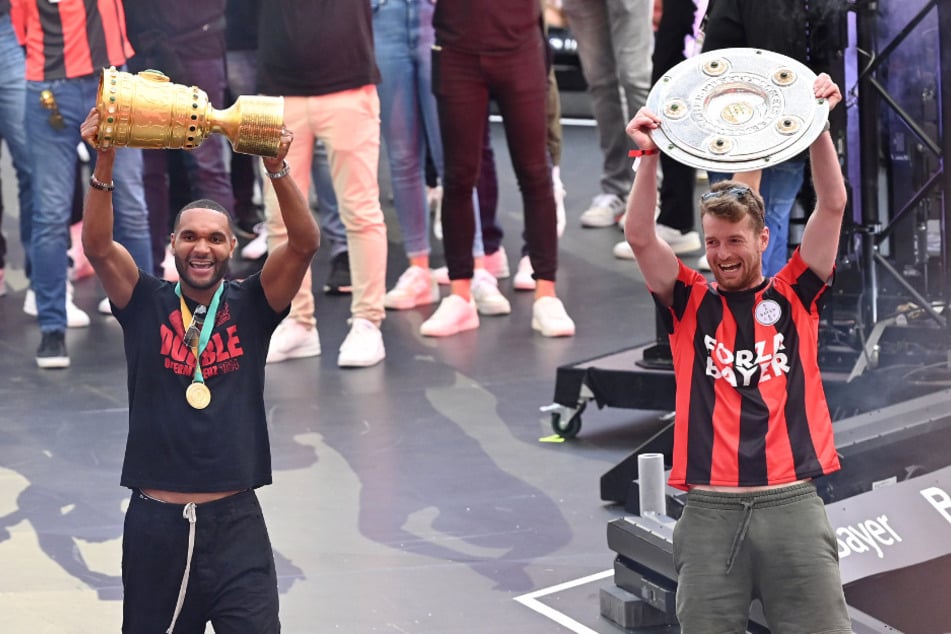 Lukas Hradecky (35, rechts) wurde mit Bayer Leverkusen Deutscher Meister. Künftig spielt er in der Ligue 1.