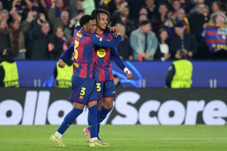 Jules Koundé (r.) wurde mit seinen beiden Kopfballtreffern für Barcelona zum Matchwinner.
