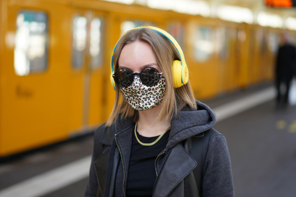In Berlin gilt ab Montag eine Maskenpflicht in Bussen und Bahnen.