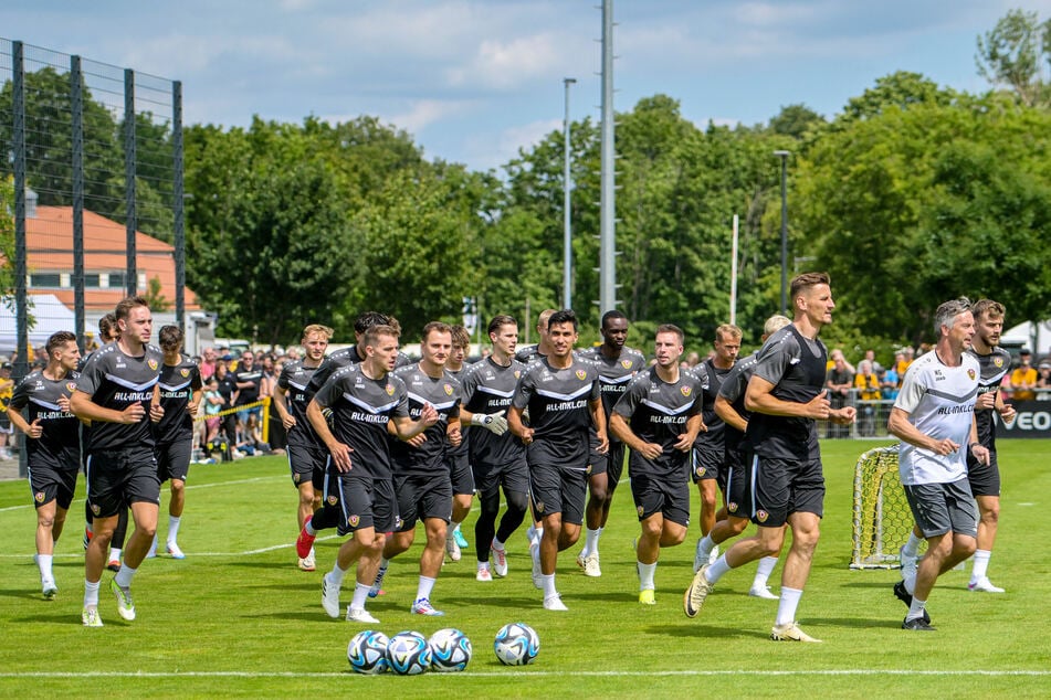 Vor rund 500 Fans startete Dynamo am Sonntag in die Vorbereitung auf die neue Saison.