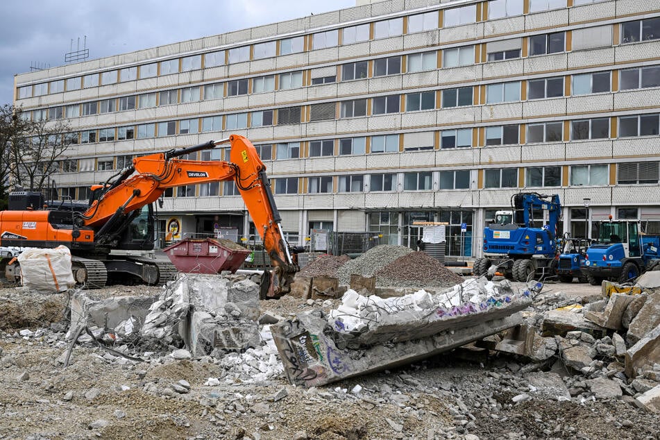 Die Abrissarbeiten sind bald abgeschlossen. Dann beginnt der Wiederaufbau der Skate-Anlage an der Lingnerallee.