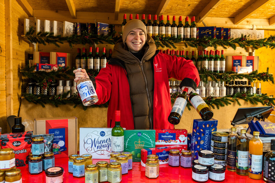 Celine Scheffin (26) verkauft finnische Spezialitäten - von Lakritze bis Wodka.