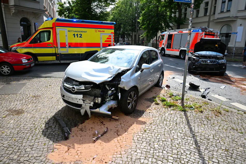 Beide Autos wurden schwer beschädigt.