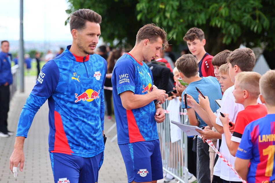 Viel gab es nicht zu sehen für die Fans von RB Leipzig am Sonntagvormittag. Dafür freuten sich die etwa 500 Anhänger über Autogramme ihrer Stars.
