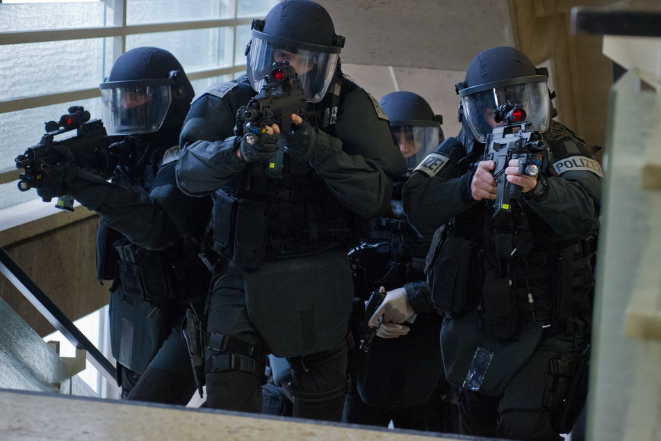 Weil die Polizei vom Ernst der Lage ausging, wurde das SEK in Marsch gesetzt. (Symbolbild)