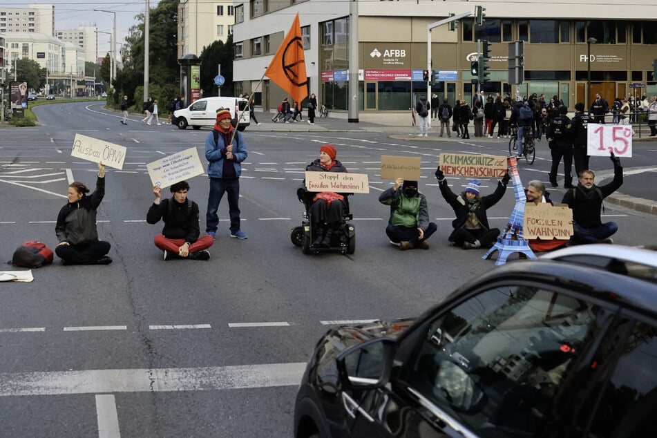 Dresden: Klimaschützer blockieren wieder Verkehr in Dresden