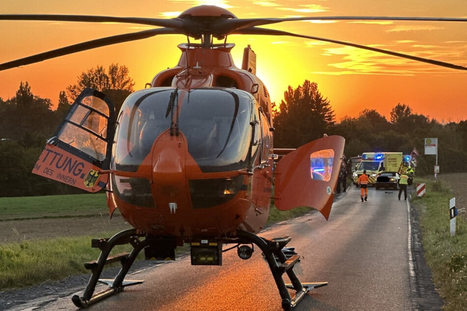Ein Rettungshubschrauber brachte den 38 Jahre alten Biker in eine Spezialklinik.
