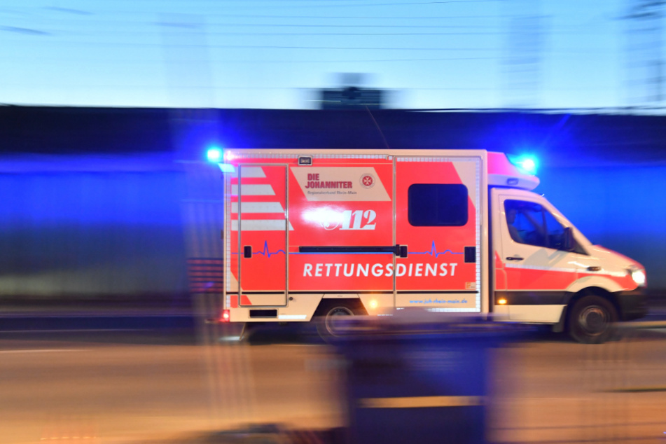 Die Beifahrerin wurde bei dem Unfall leicht verletzt. (Symbolbild)