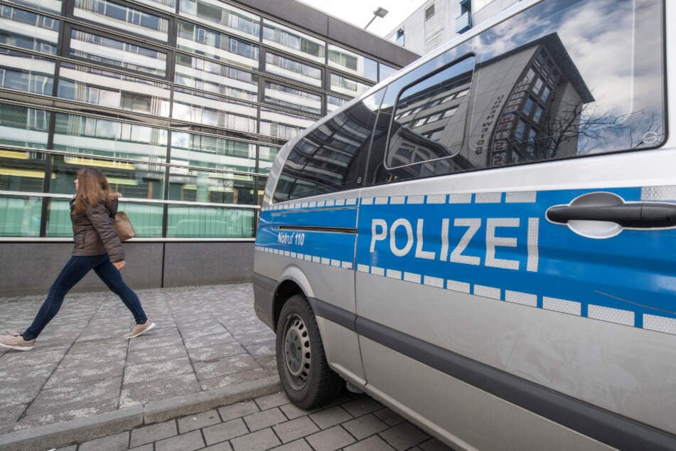 Der 57-Jährige hatte seinen Wagen vor der Polizeiwache in Hachenburg (Rheinland-Pfalz) abgestellt und dort nach einem Taxi gefragt (Symbolfoto).