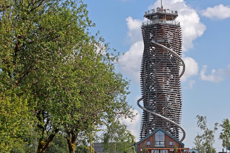 Tragödie im Harz: Drei Menschen sterben bei Sturz von Aussichtsturm