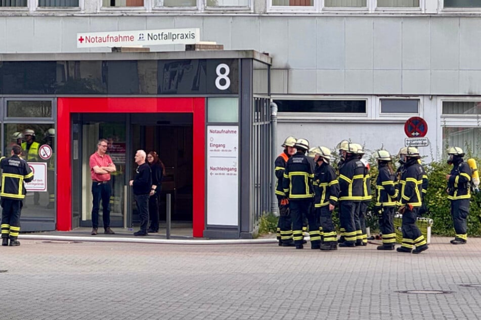 Hamburg: Feuer in Hamburger Krankenhaus: Evakuierung und Großeinsatz