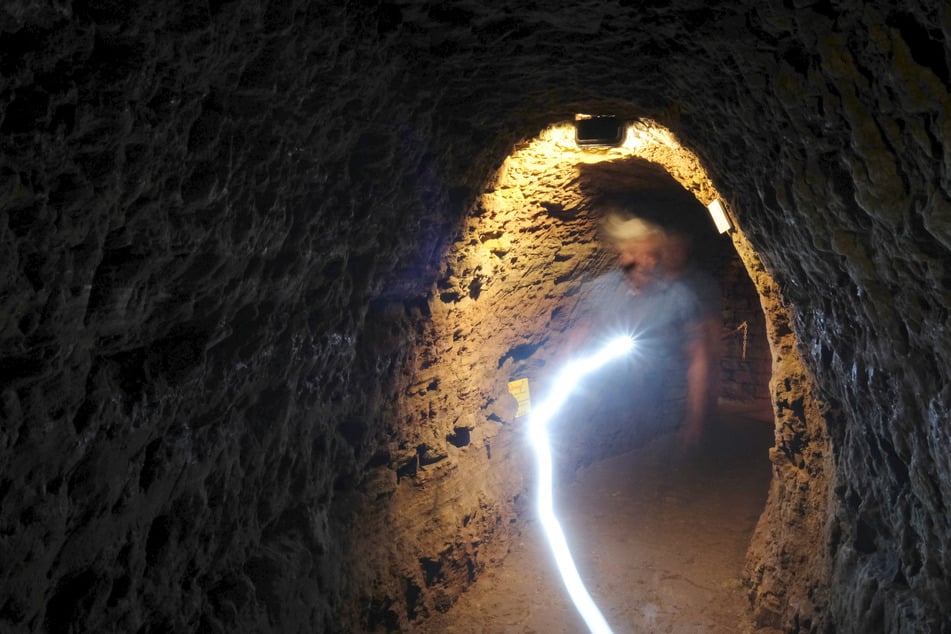 Mitten in einem erkalteten Lavastrom entspannt sich unter der Stadt Mendig ein weit verzweigtes Tunnelsystem.