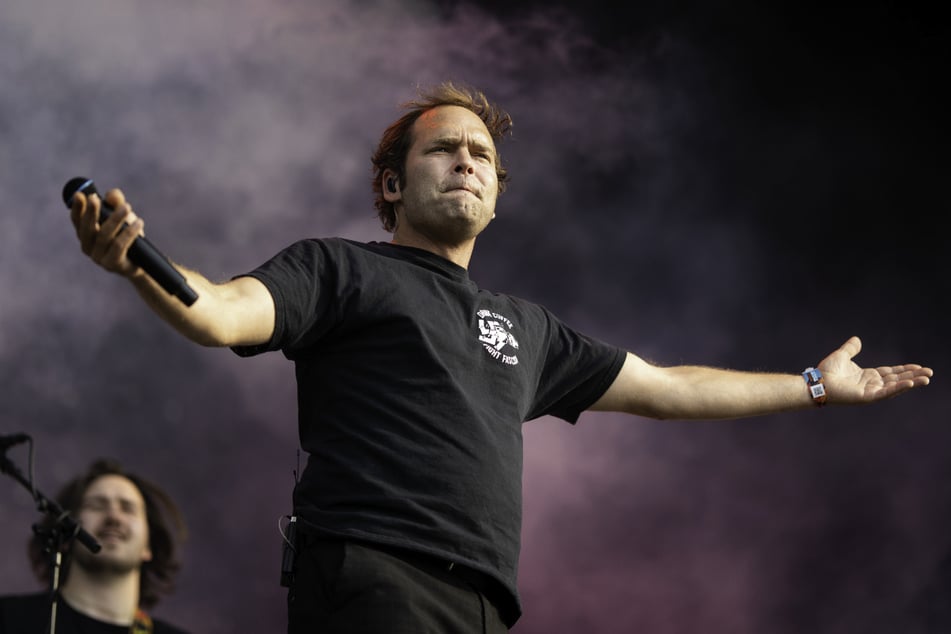 Bosse (45) will mit dem Song Verbundenheit zeigen.