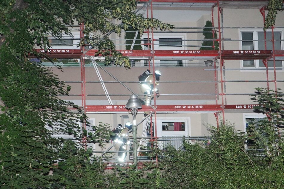 In einem Wohnhaus in Berlin-Tempelhof hat es am Donnerstagabend gebrannt.