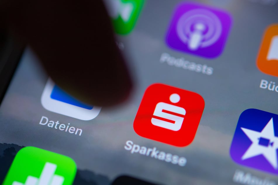 Die Verdächtigen gaben sich am Telefon als Bankmitarbeiter aus und fragten bei ihren Opfern nach Transaktionsnummern, die fürs Onlinebanking nötig sind. (Symbolfoto)