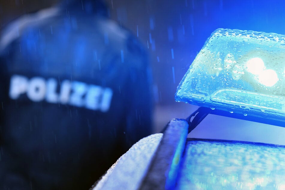 Die Polizei ermittelt im Falle einer Unfallflucht in Chemnitz. (Symbolbild)