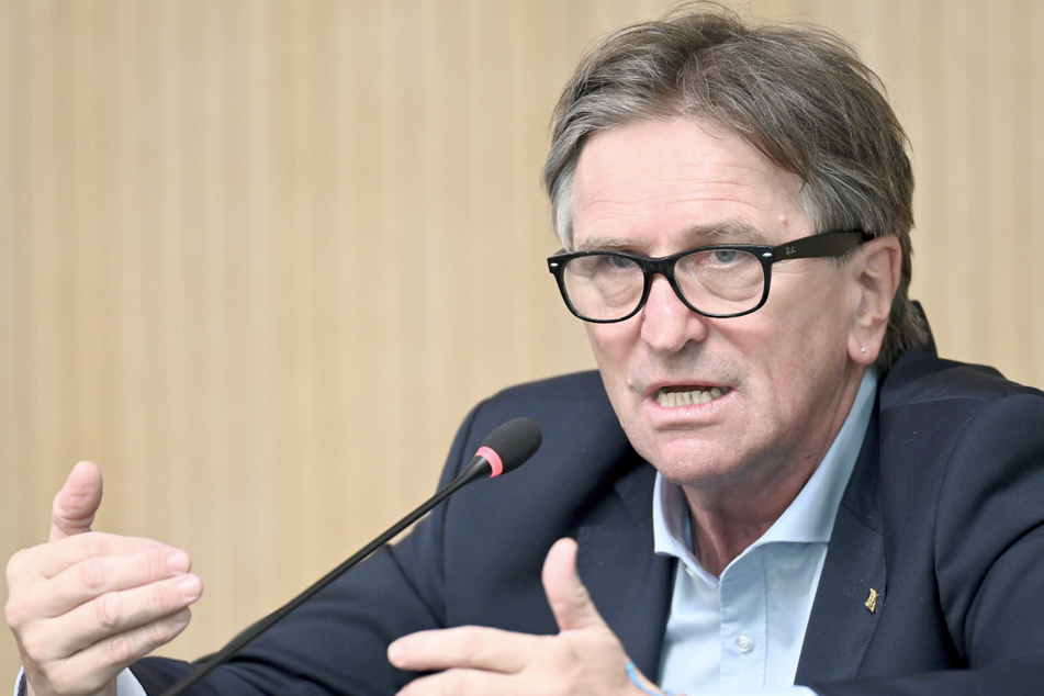 Gesundheitsminister Manne Lucha (60, Grüne) bittet Bund um mehr Impfstoff.
