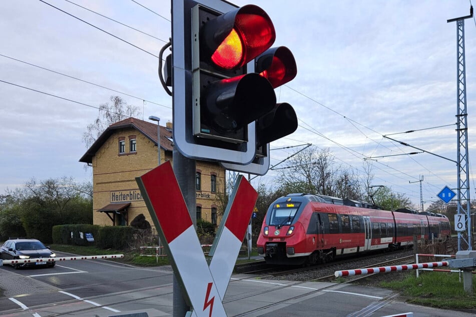 Tödlicher Bahnunfall im Nordosten Leipzigs: Rollerfahrerin von Zug erfasst