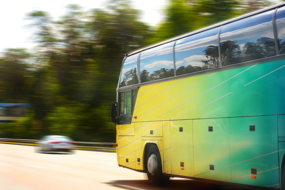 Rund 27 Stunden soll der Mann bereits vorm Steuer seines Reisebusses gesessen haben. (Symbolfoto)