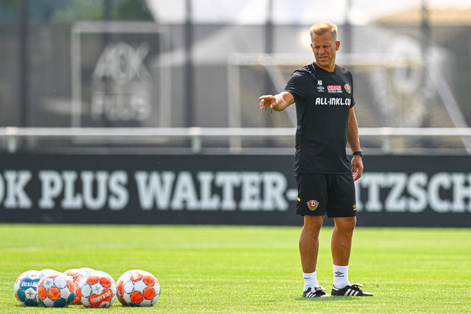 Dynamo-Trainer Markus Anfang (48) legte beim Auftakt in die Vorbereitung in brütender Hitze gleich voll los. Die erste Einheit der Saison dauerte mehr als zwei Stunden.