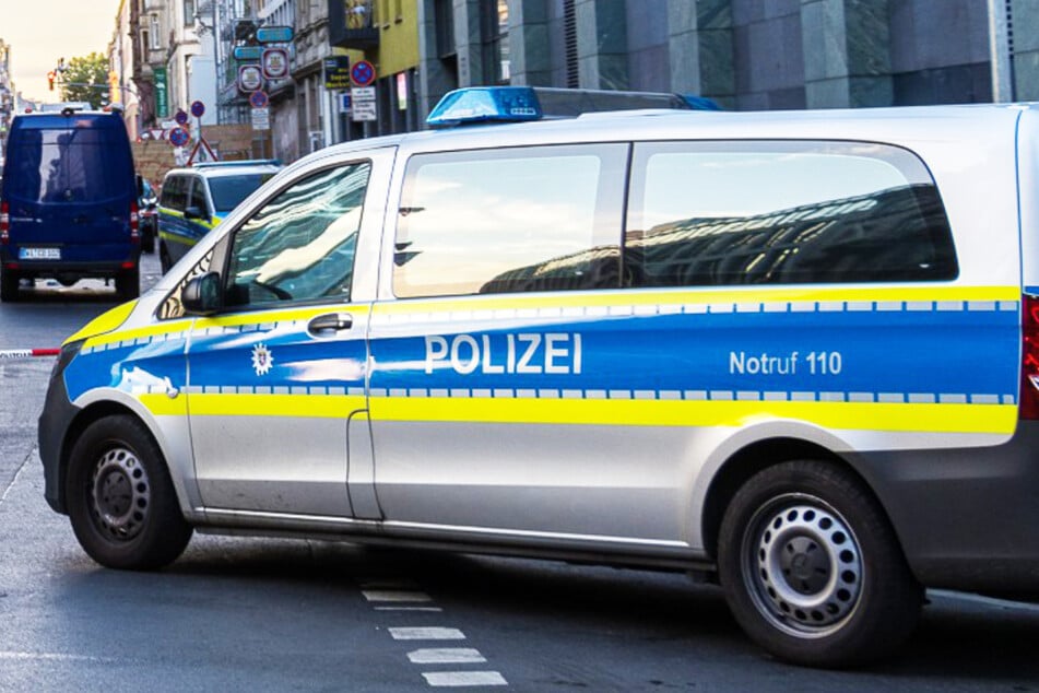 Der erste der insgesamt vier Raubüberfälle ereignete sich am frühen Samstagabend. (Symbolbild)