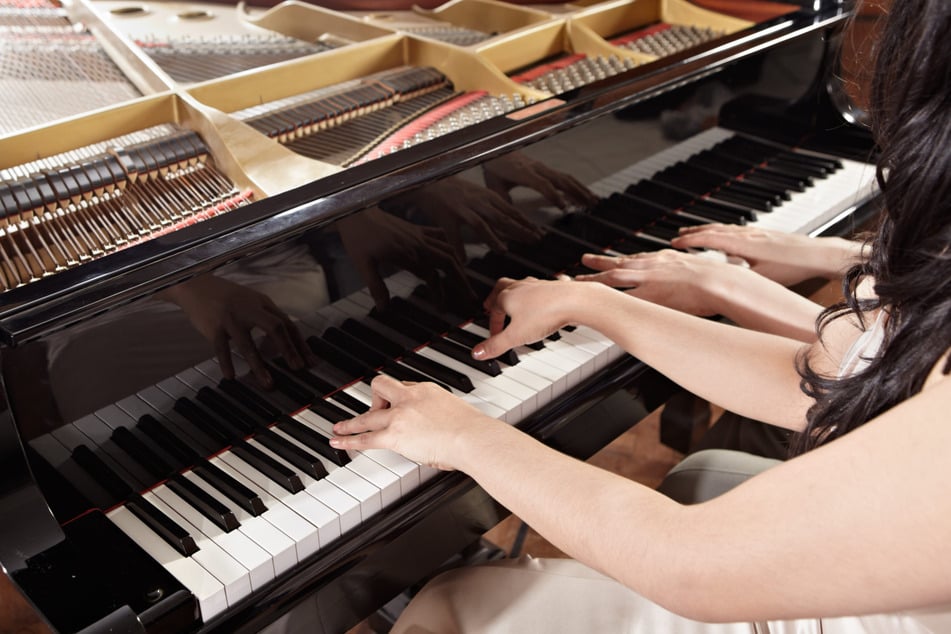 Lasst Euch mit toller Klaviermusik eines talentierten Duos berieseln. (Symbolfoto)