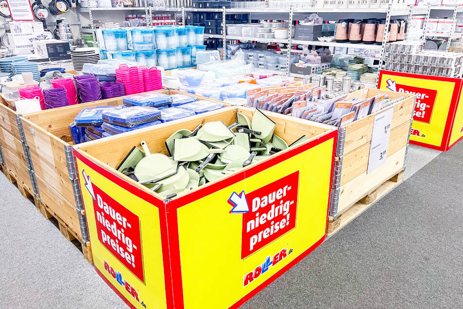 Bei ROLLER warten im Abverkauf satte 70 Prozent Rabatt auf fast alle Möbel